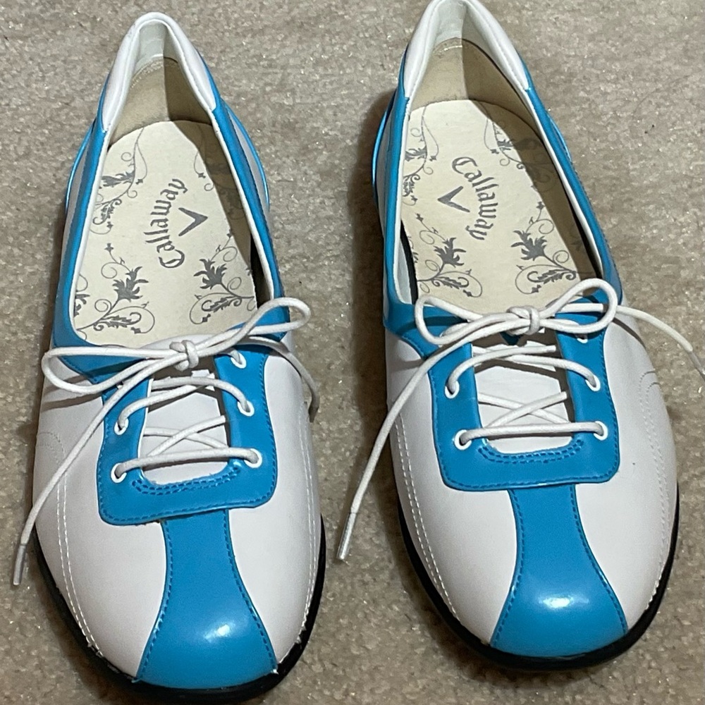 Callaway Women's Stylish Blue and White, short toe golf flat.
